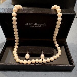 New matching pearl earrings and necklace